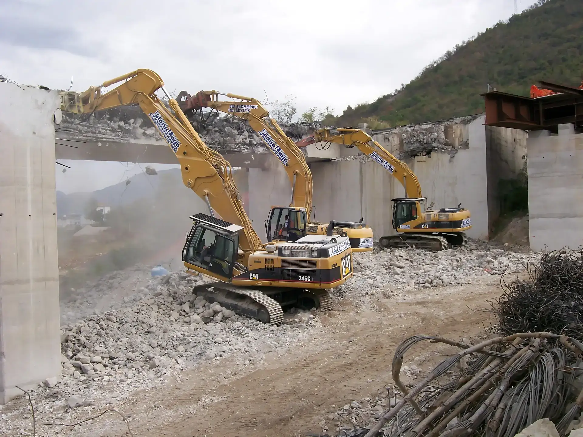 Demolizioni civili e industriali con escavatori Cosenza Calabria